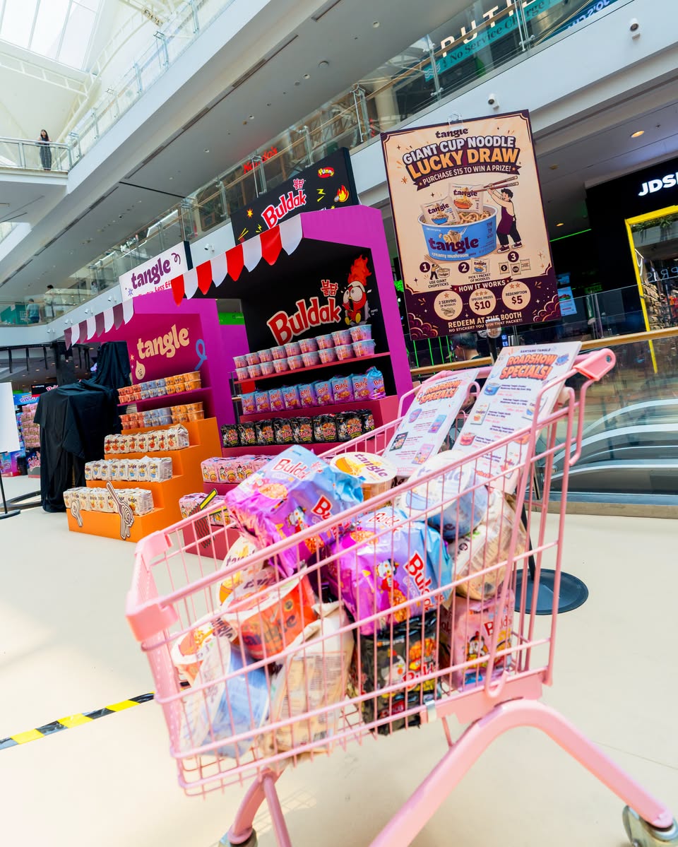 Giant Cup Noodle Lucky Draw at Samyang Roadshow