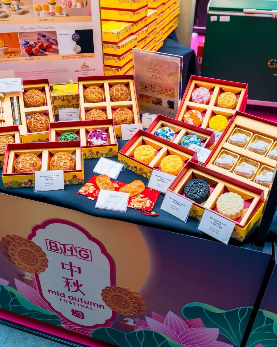 BHG Mid-Autumn Festival mooncake display at Jurong Point