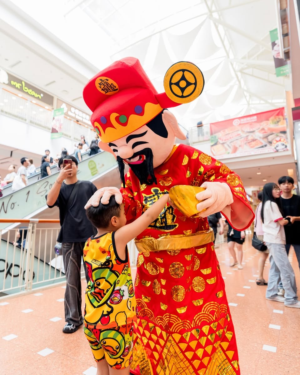 The God of Fortune greeting shoppers at Jurong Point
