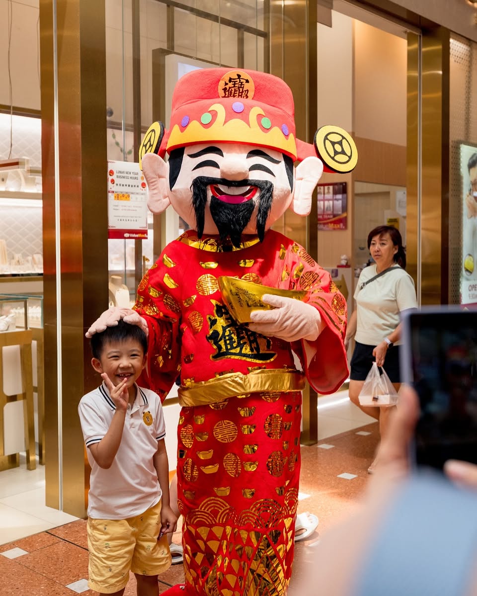 The roving God of Fortune spreading cheer to visitors