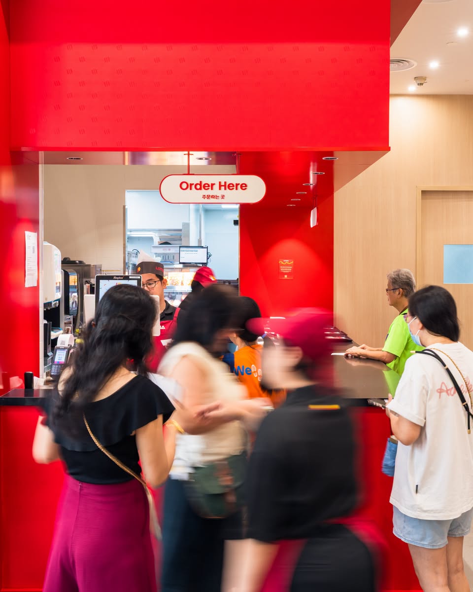 Lotteria order counter with queue