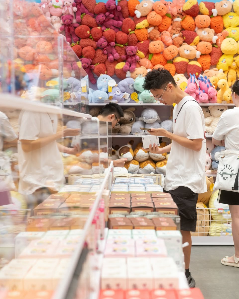A wide variety of trending lifestyle products on display