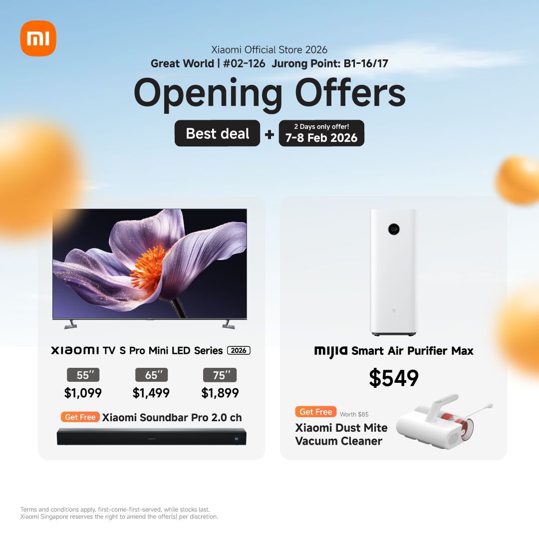 Crowd at the Xiaomi Jurong Point opening