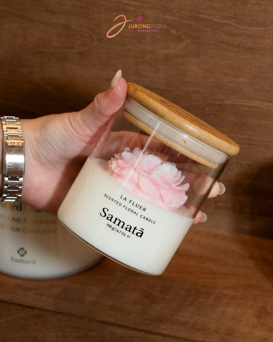 La Fleur scented floral candle in glass jar with bamboo lid